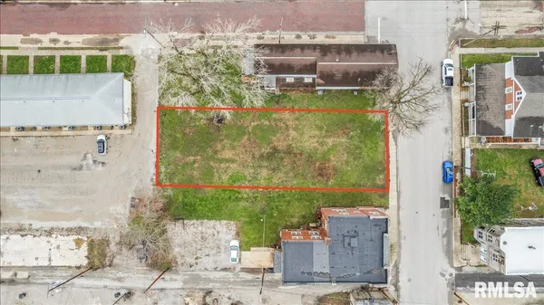 $24,500 | 115 North Walnut Street, Taylorville, IL 62568