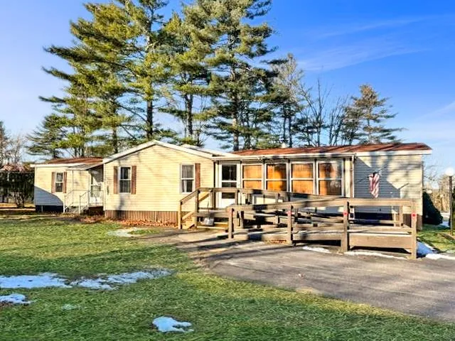 $109,900 | 6 North Cranberry Lane, Rochester, NH 03867