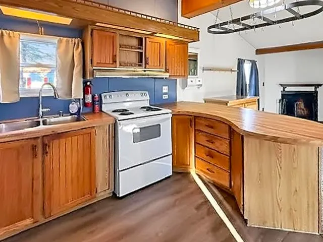 $109,900 | 6 North Cranberry Lane, Rochester, NH 03867