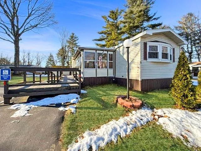 $109,900 | 6 North Cranberry Lane, Rochester, NH 03867