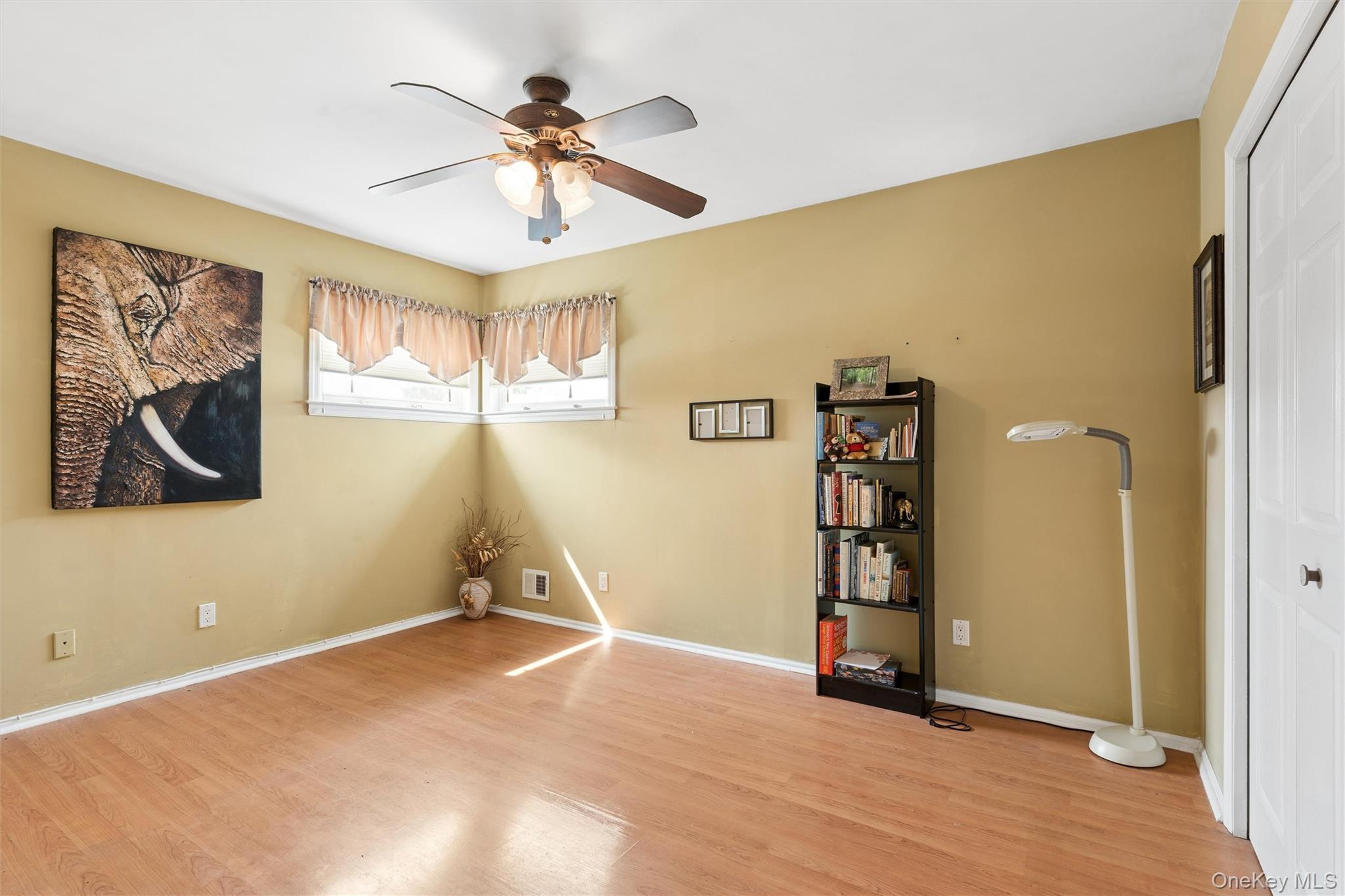 114 Miller Road Hicksville, NY 11801 - Photo 23 of 40