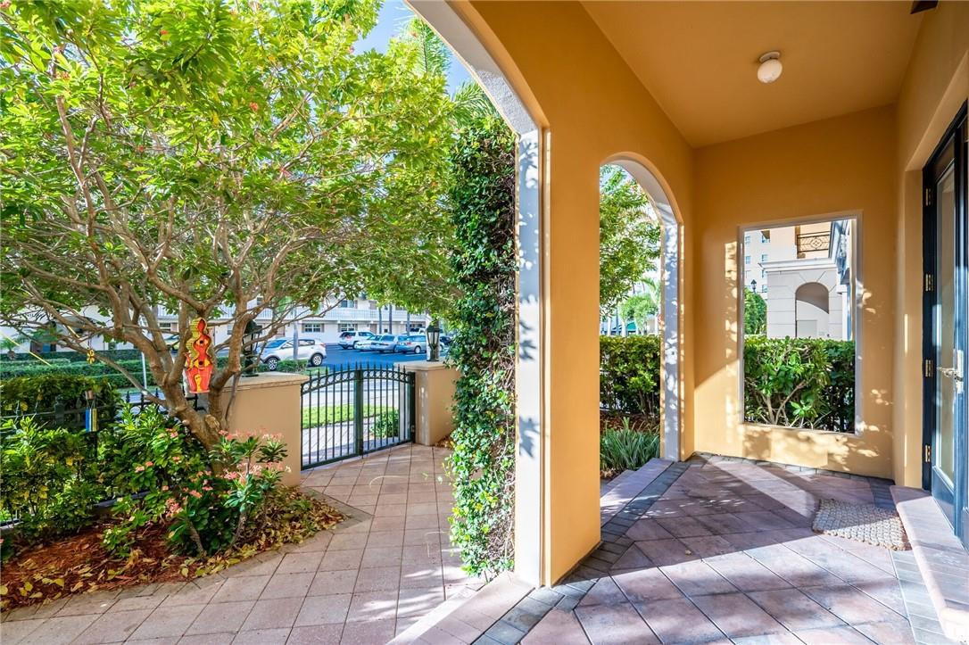200 East Palmetto Park Road, Unit TH5 Boca Raton, FL 33432 - Photo 7 of 53 PRIVATE COURTYARD ENTRY.