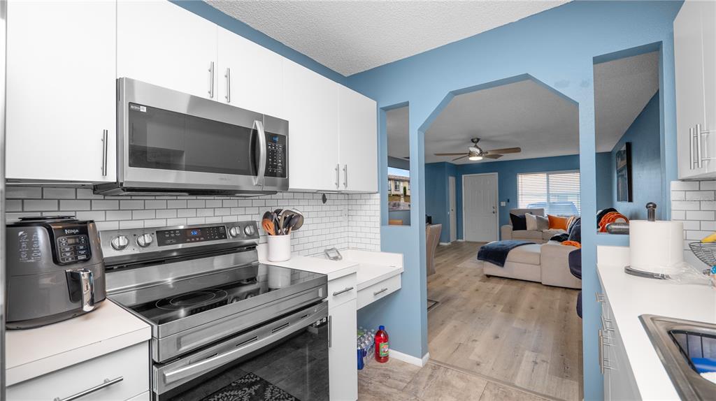 628 Ridge Terrace Winter Haven, FL 33881 - Photo 13 of 44 a living room with furniture and a flat screen tv