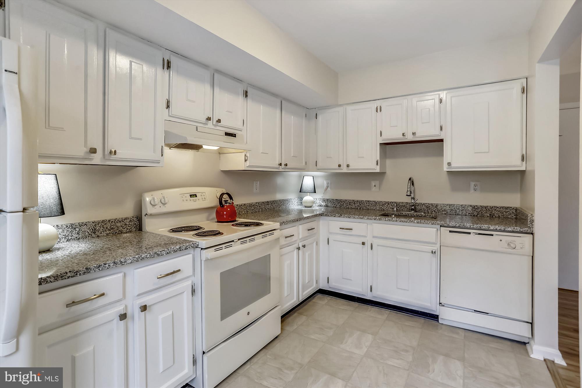2014 Flowering Tree Terrace Silver Spring, MD 20902 - Photo 5 of 33 Bright White Kitchen with New Granite Counters