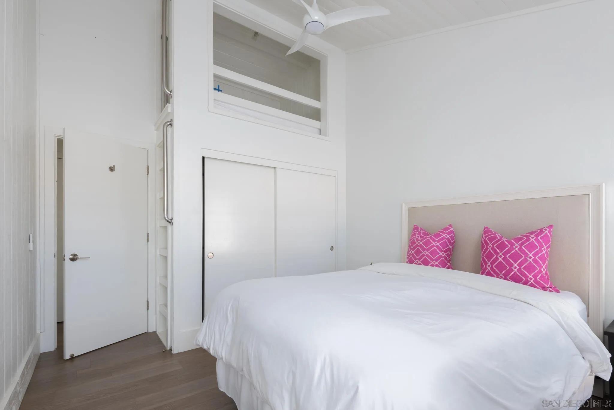 1933 Coast Boulevard Del Mar, CA 92014 - Photo 29 of 47 a bedroom with a bed and wooden floor