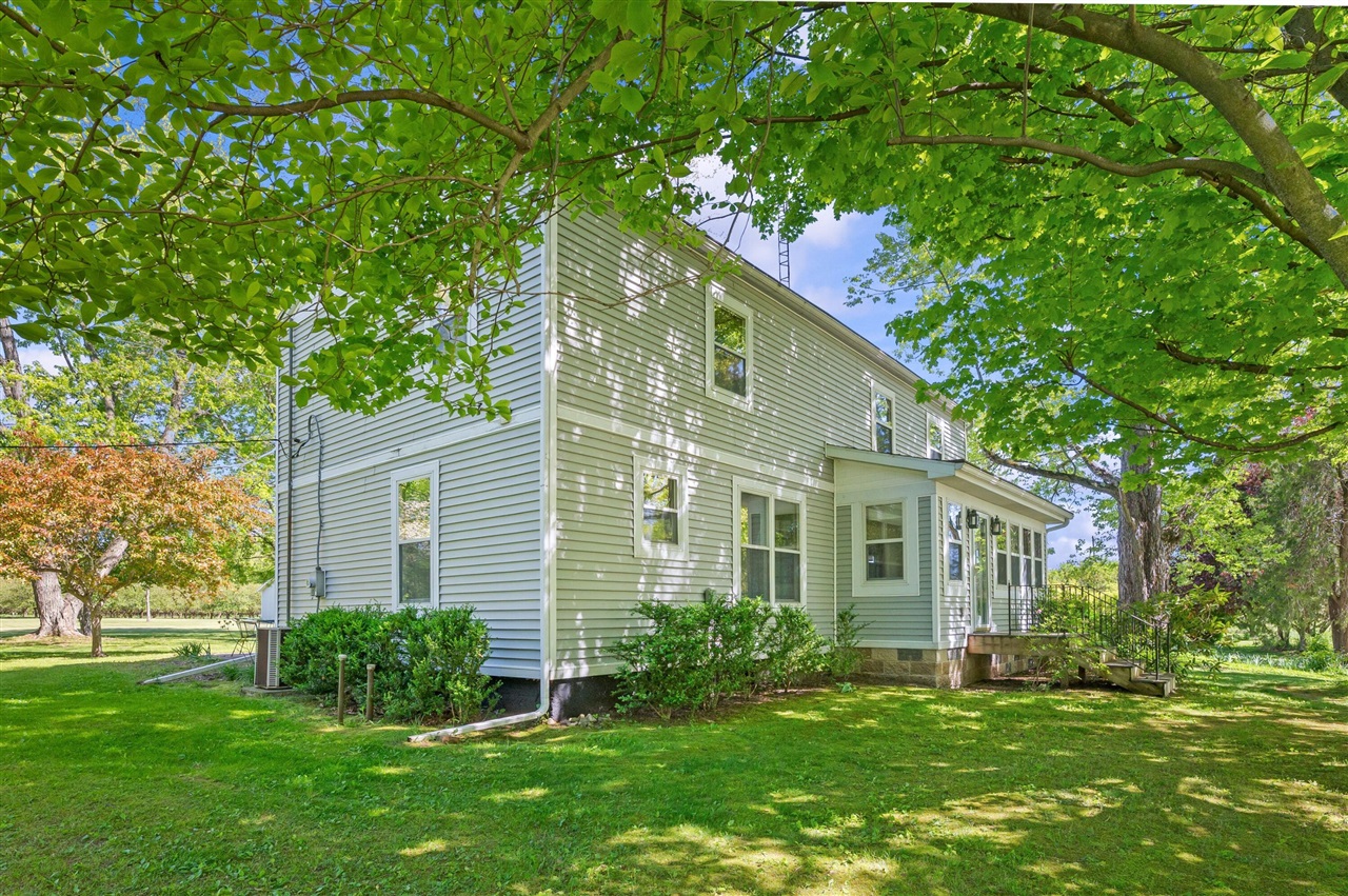 8498 Lake Road Berrien Center, MI 49102 - Photo 5 of 63