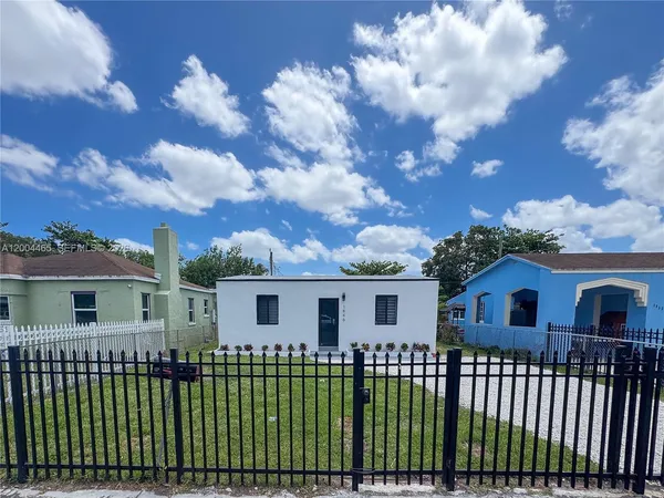 a view of a house with a big yard and plants