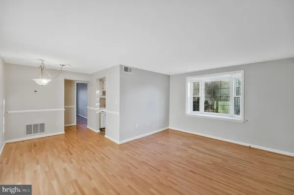 $1,900 | 704 South Arlington Mill Drive, Unit 204, Arlington, VA 22204