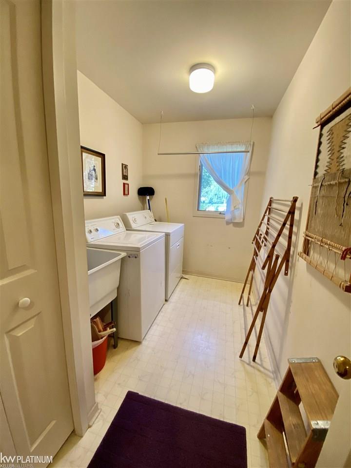 1396 Otter Drive Rochester Hills, MI 48306 - Photo 10 of 27