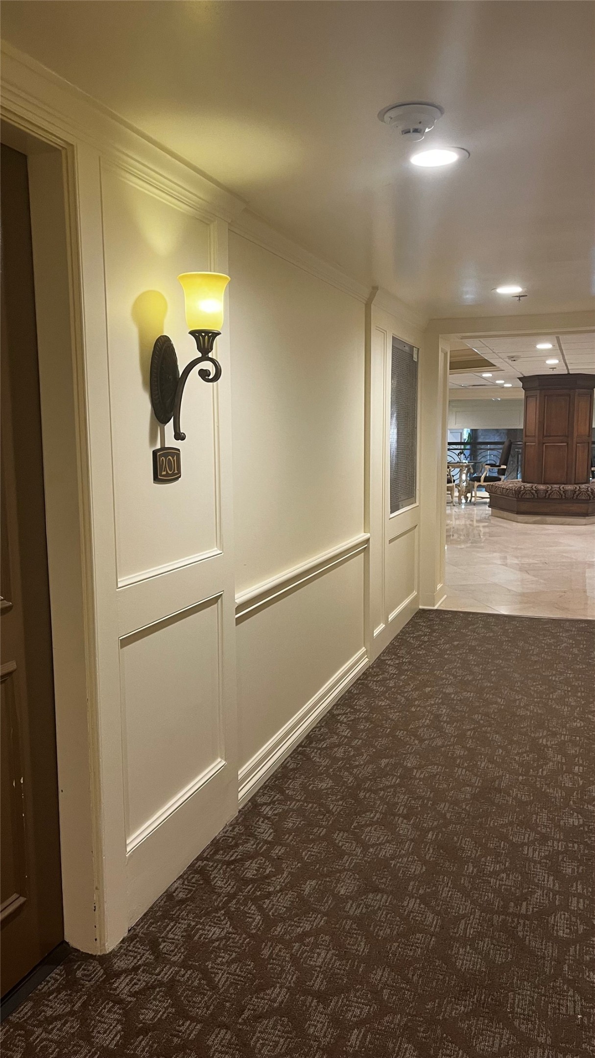 3525 Sage Road, Unit 201 Houston, TX 77056 - Photo 6 of 11 Easily convenient to access.
