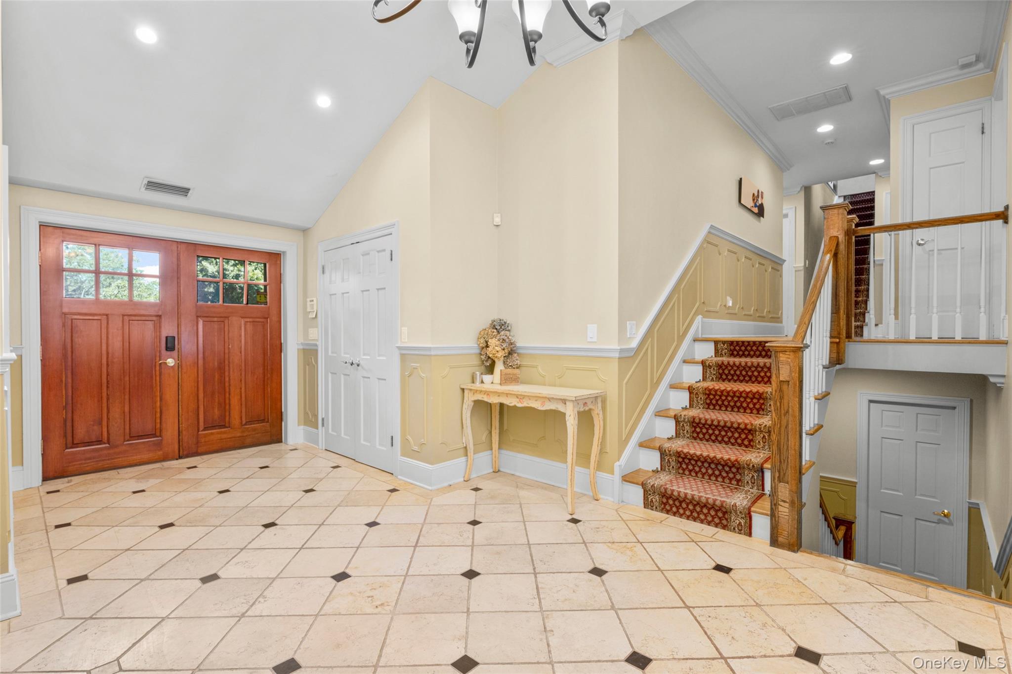 32 Country Road Mamaroneck, NY 10543 - Photo 3 of 35 Large Entrance Foyer