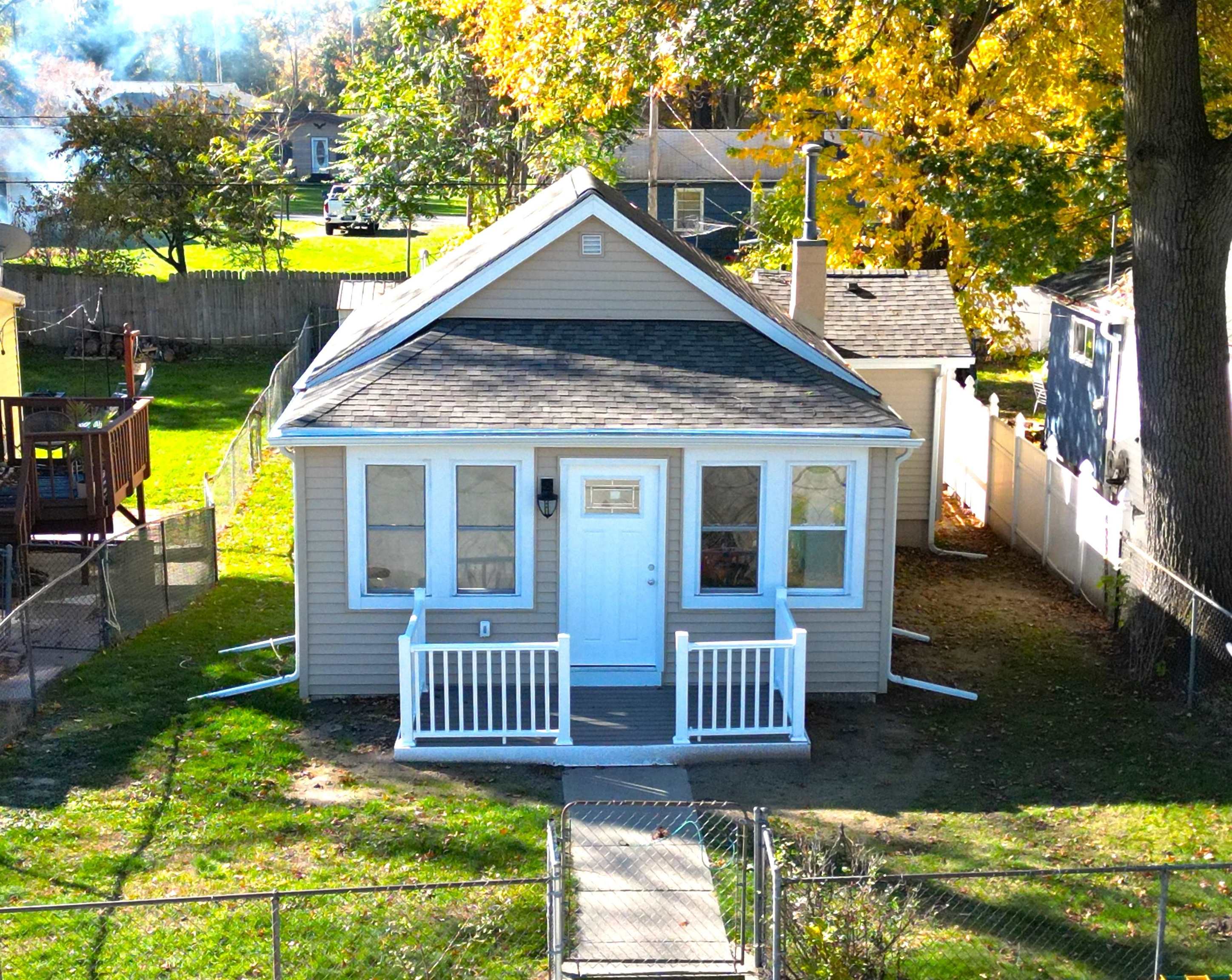 722 Bay Road Bay City, MI 48706 - Photo 2 of 21