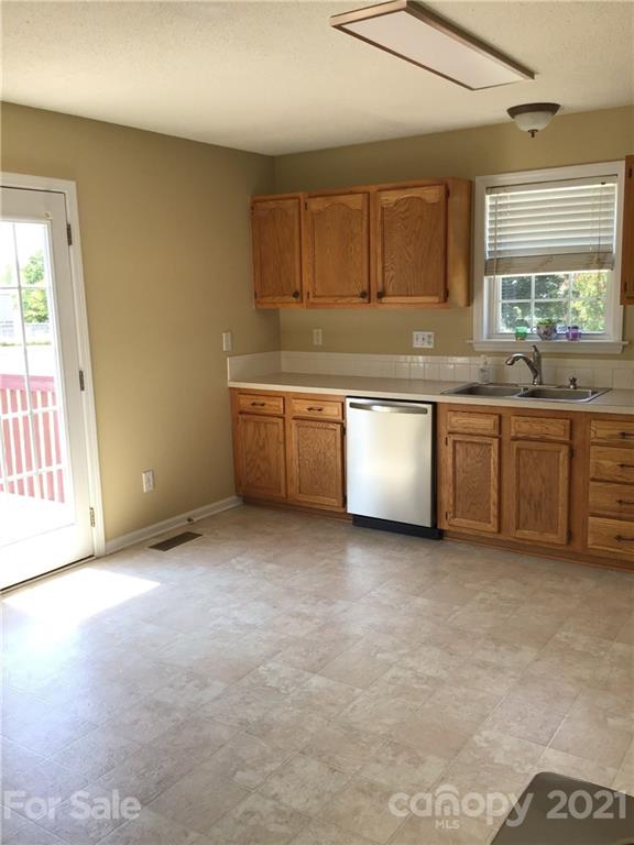 571 Sunset Ridge Lane Lexington, NC 27295 - Photo 8 of 20 Gallery Image 8