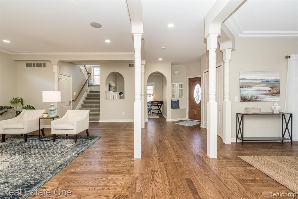 341 Griggs Street Rochester, MI 48307 - Photo 4 of 49