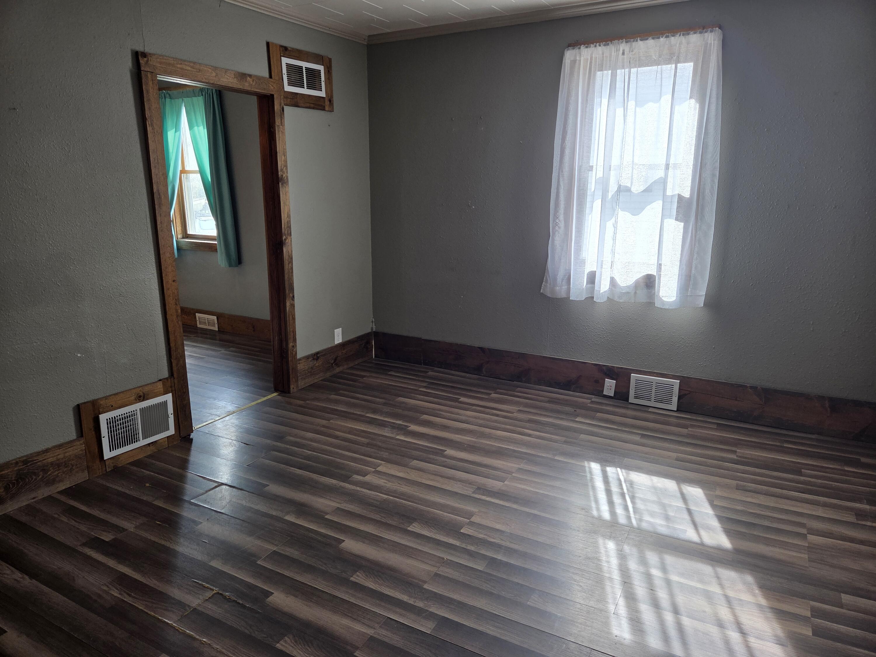 1005 19th Street Two Rivers, WI 54241 - Photo 10 of 30 20260504_160313