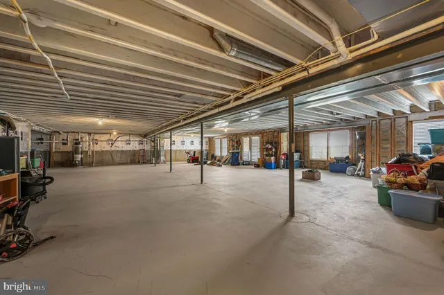 a view of the parking area