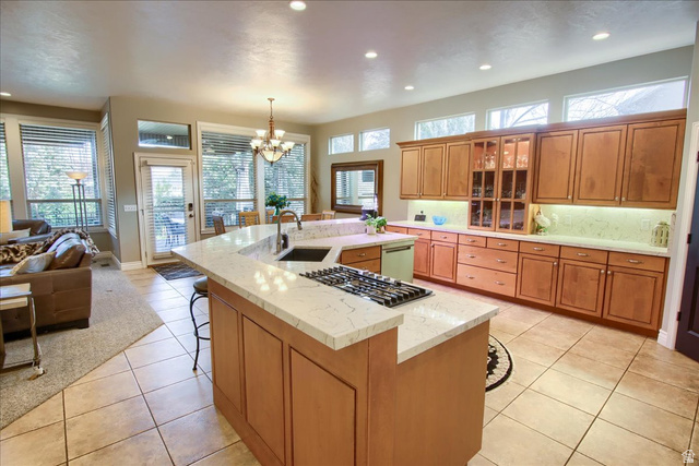 1653 East Crescent View Drive Sandy, UT 84092 - Photo 8 of 33