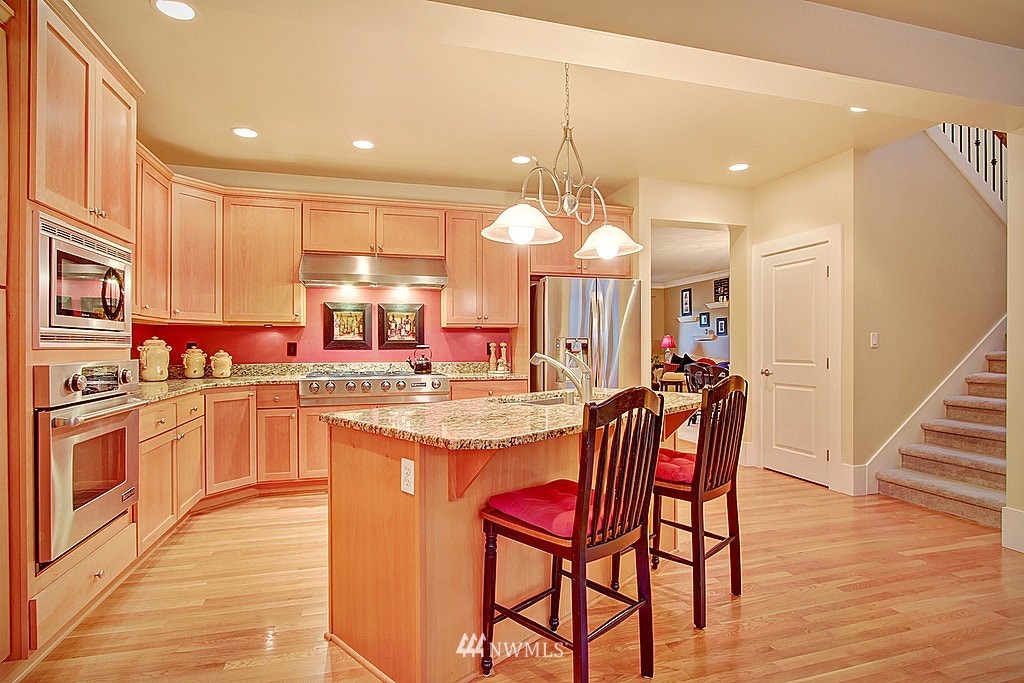 3725 Northeast 19th Street Renton, WA 98056 - Photo 10 of 25