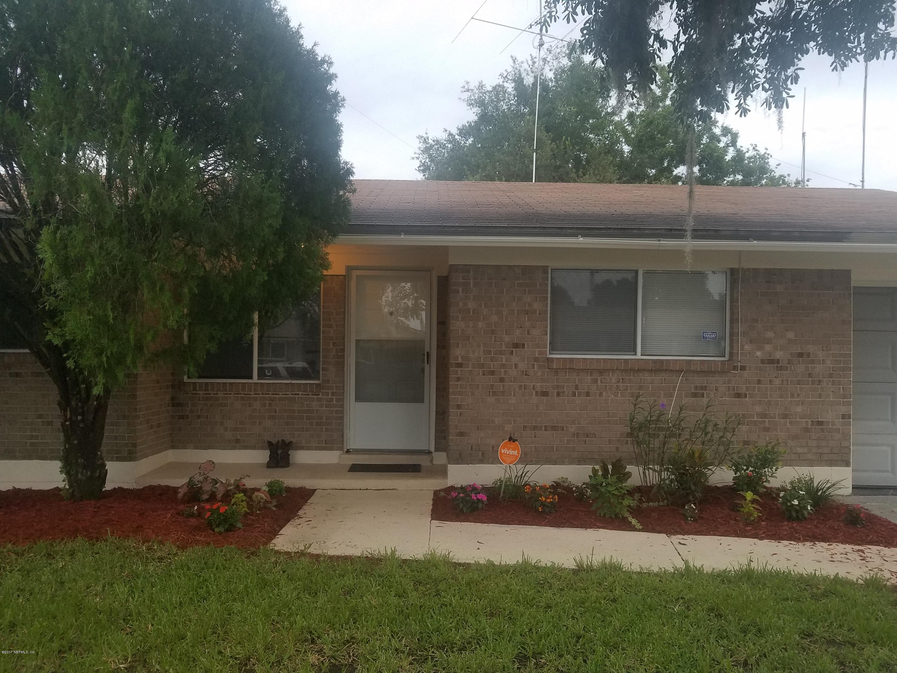 MC FRONT VIEW OF HOUSE 2