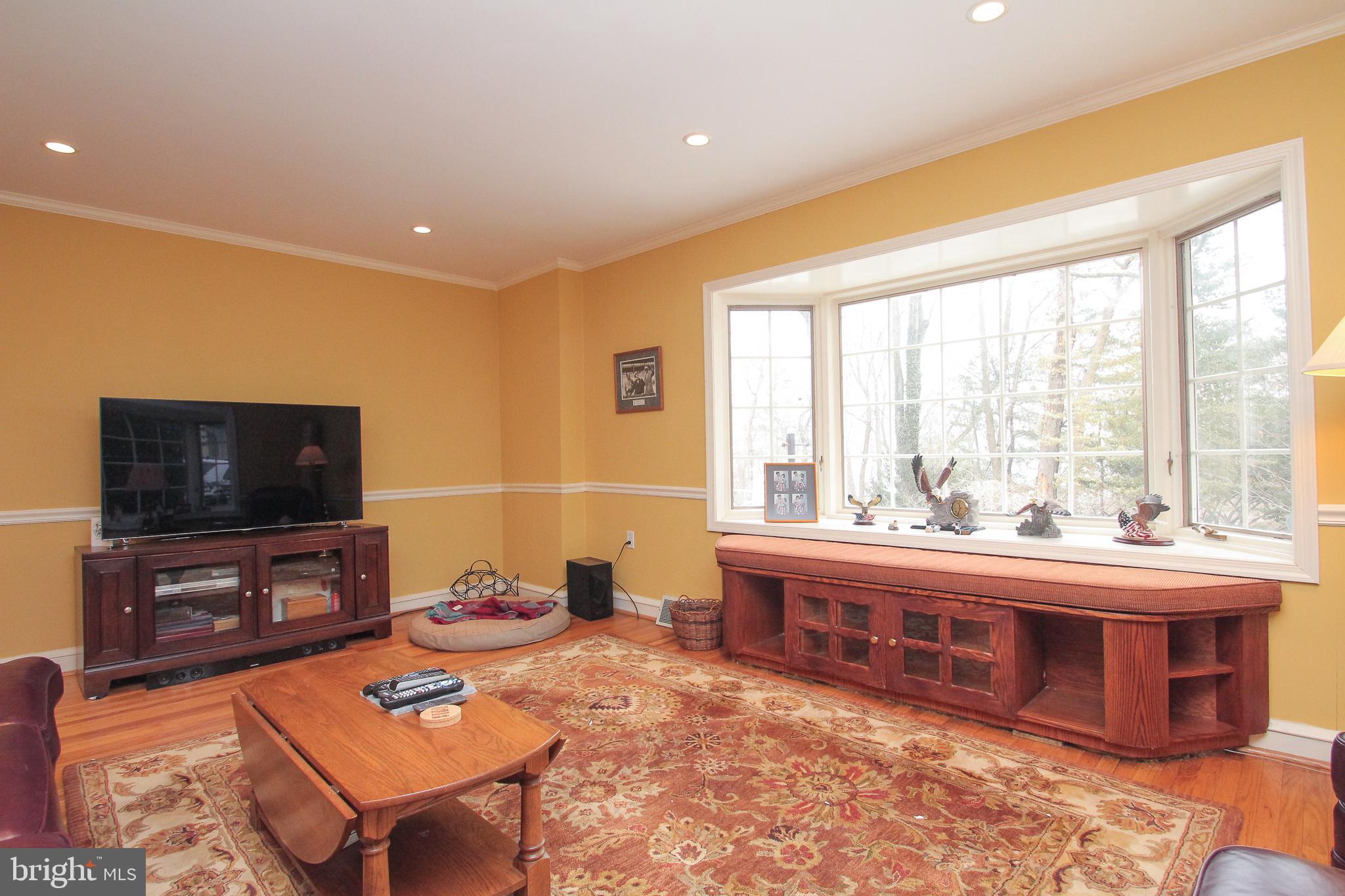 1529 Noble Road Jenkintown, PA 19046 - Photo 6 of 26 Living Room