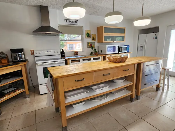 $3,000 | 1018 Lake Josephine Drive, Sebring, FL 33875