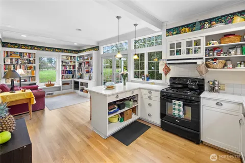 $1,288,000 | 4616 Meridian Avenue North, Seattle, WA 98103