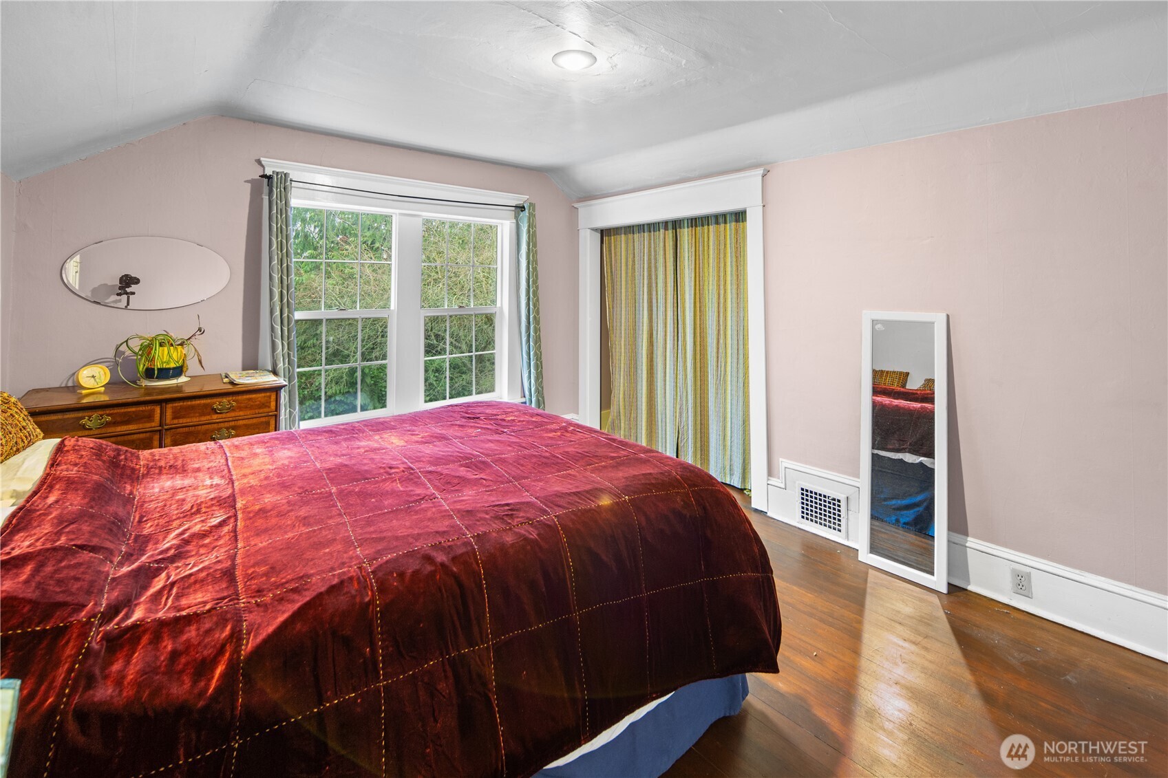 4616 Meridian Avenue North Seattle, WA 98103 - Photo 26 of 39