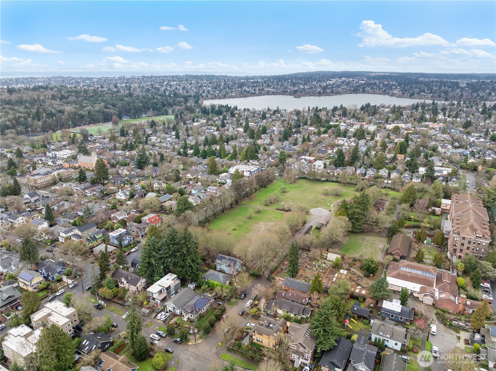 4616 Meridian Avenue North Seattle, WA 98103 - Photo 37 of 39