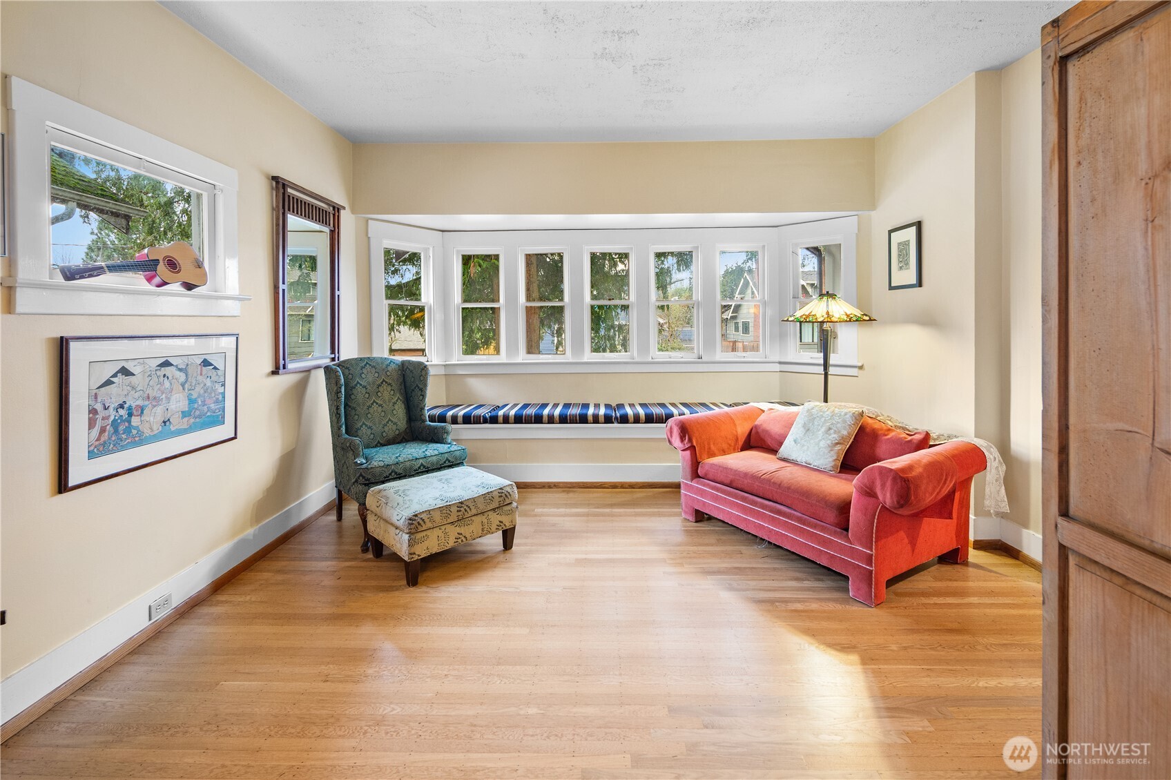 4616 Meridian Avenue North Seattle, WA 98103 - Photo 6 of 39