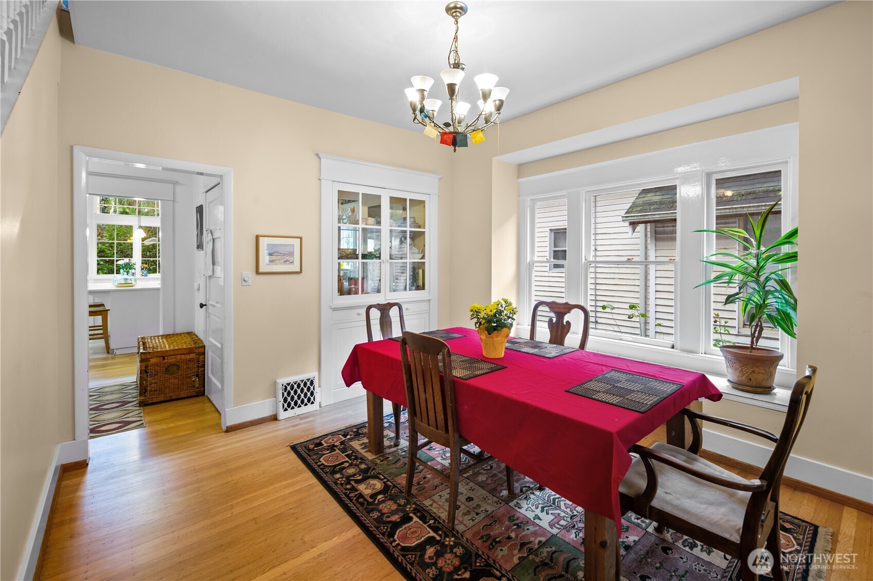 4616 Meridian Avenue North Seattle, WA 98103 - Photo 10 of 39