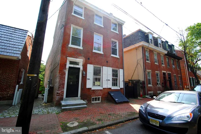 $3,375 | 217 Wood Street, Burlington, NJ 08016