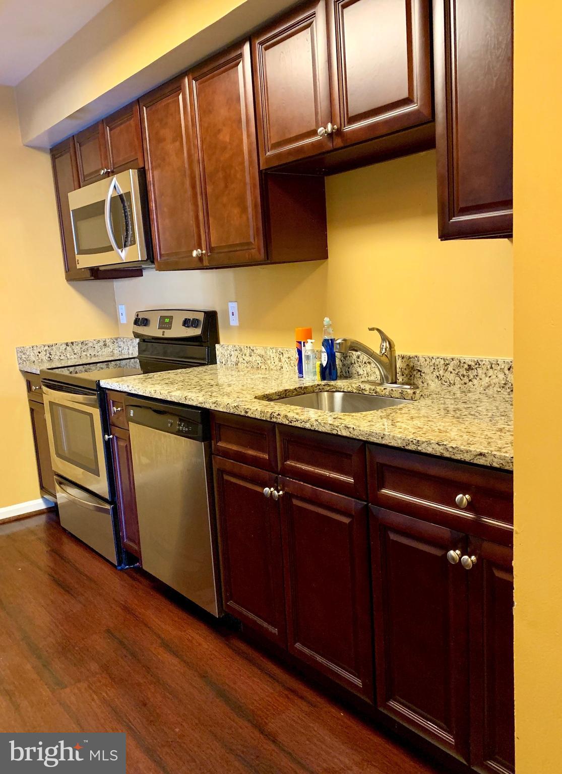 9025 North Laurel Road, Unit I Laurel, MD 20723 - Photo 16 of 38 Kitchen | Granite Countertops