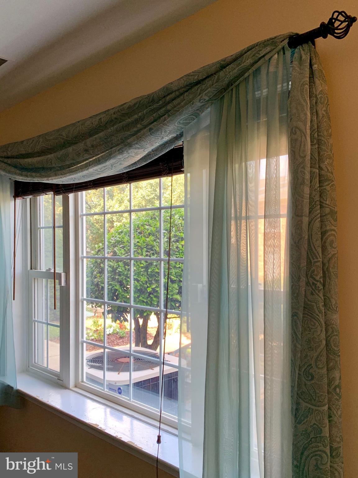 9025 North Laurel Road, Unit I Laurel, MD 20723 - Photo 7 of 38 Living Room | Light Filled Window