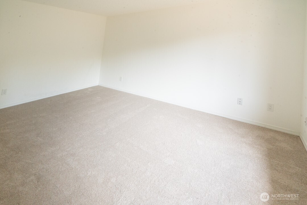 529 Southwest 324th Street Federal Way, WA 98023 - Photo 14 of 22