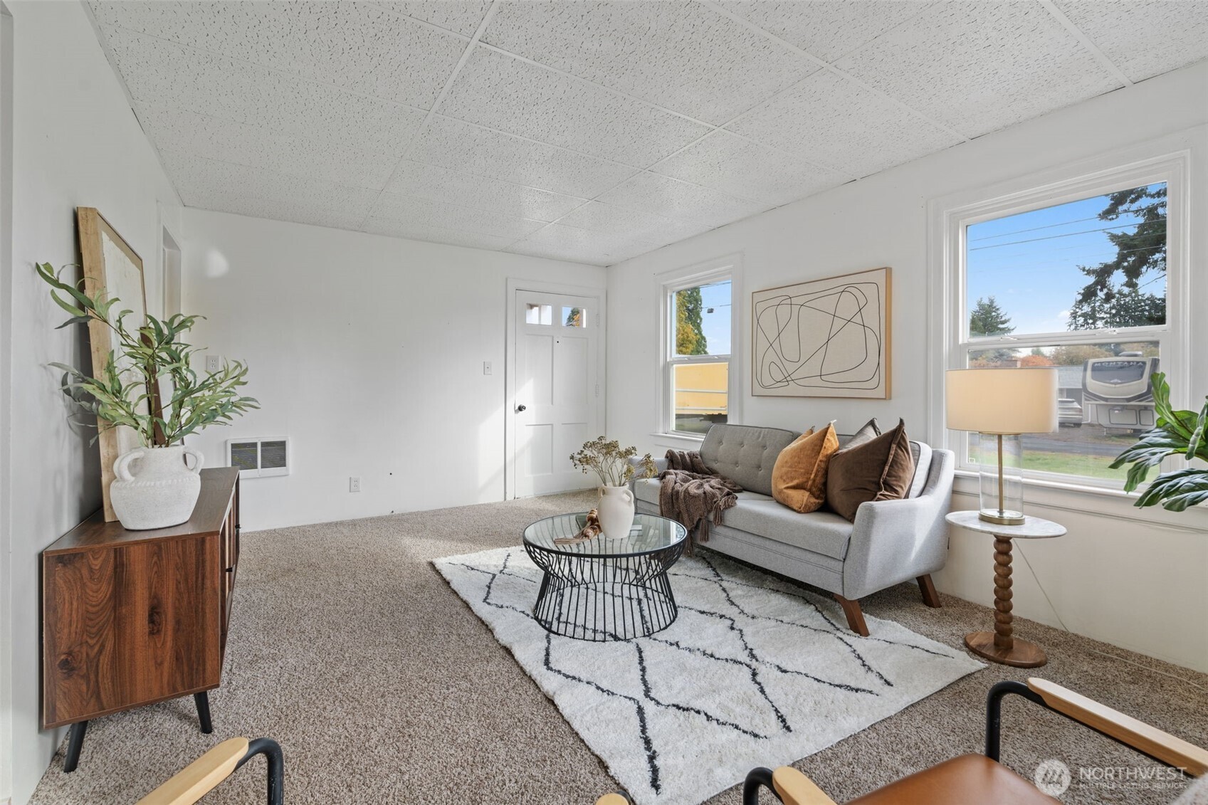 2403 34th Avenue Longview, WA 98632 - Photo 8 of 40 a living room with furniture