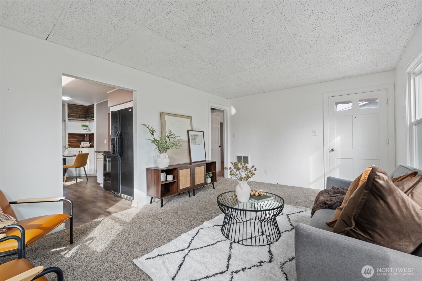 2403 34th Avenue Longview, WA 98632 - Photo 10 of 40 a living room with furniture