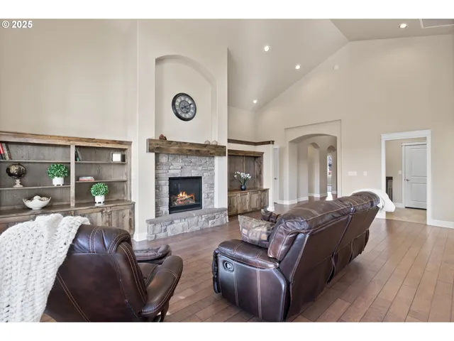 $925,000 | 61076 Manhae Loop, Bend, OR 97702