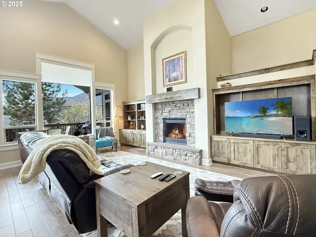 $925,000 | 61076 Manhae Loop, Bend, OR 97702