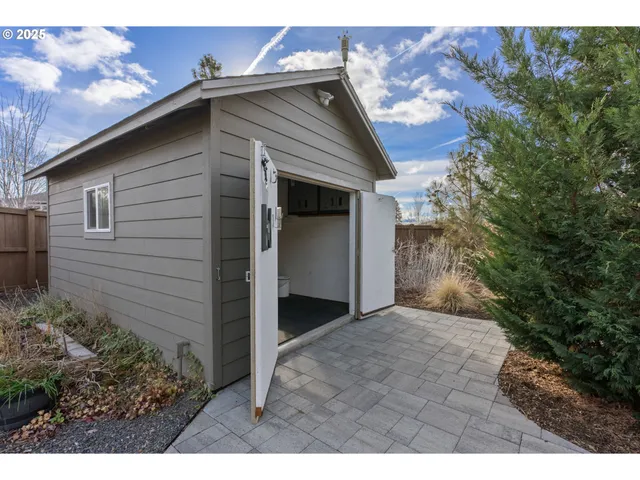 $925,000 | 61076 Manhae Loop, Bend, OR 97702