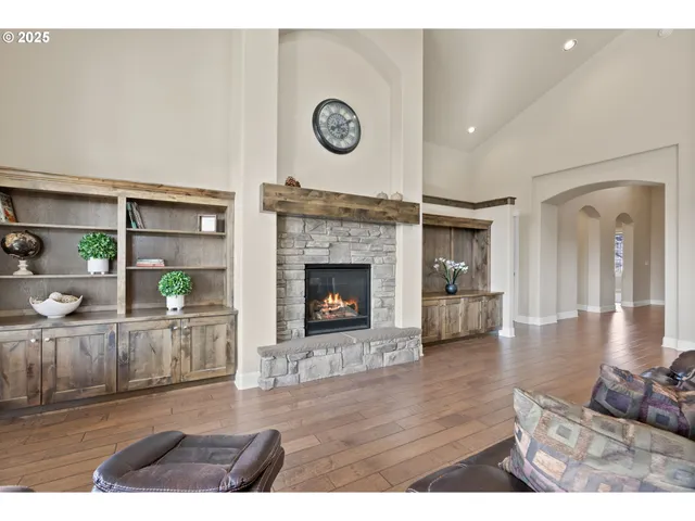 $915,000 | 61076 Manhae Loop, Bend, OR 97702