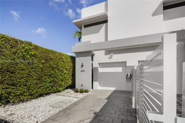 $1,075,000 | 3655 Southwest 25th Street, Unit 3655, Miami, FL 33133