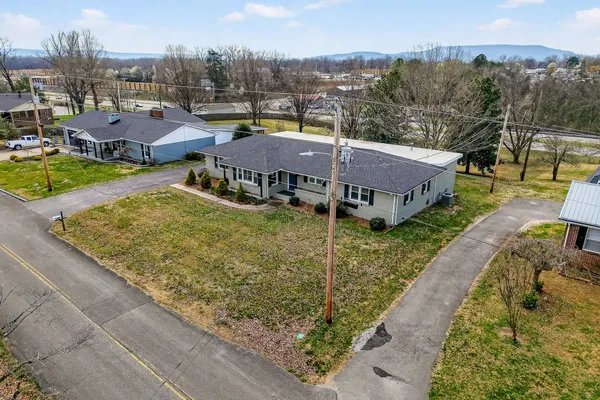 $499,900 | 226 Roosevelt Road, McMinnville, TN 37110