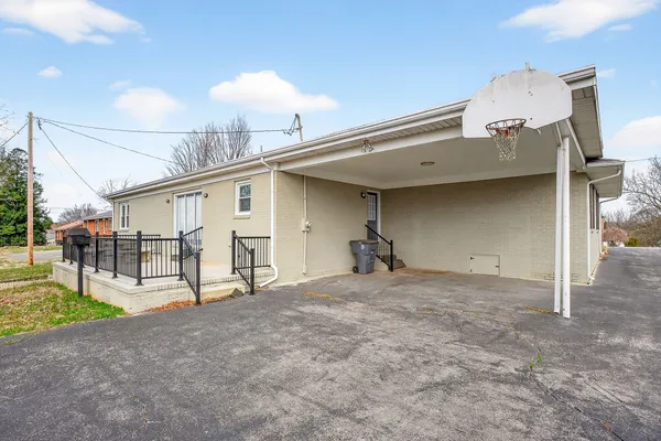 $499,900 | 226 Roosevelt Road, McMinnville, TN 37110