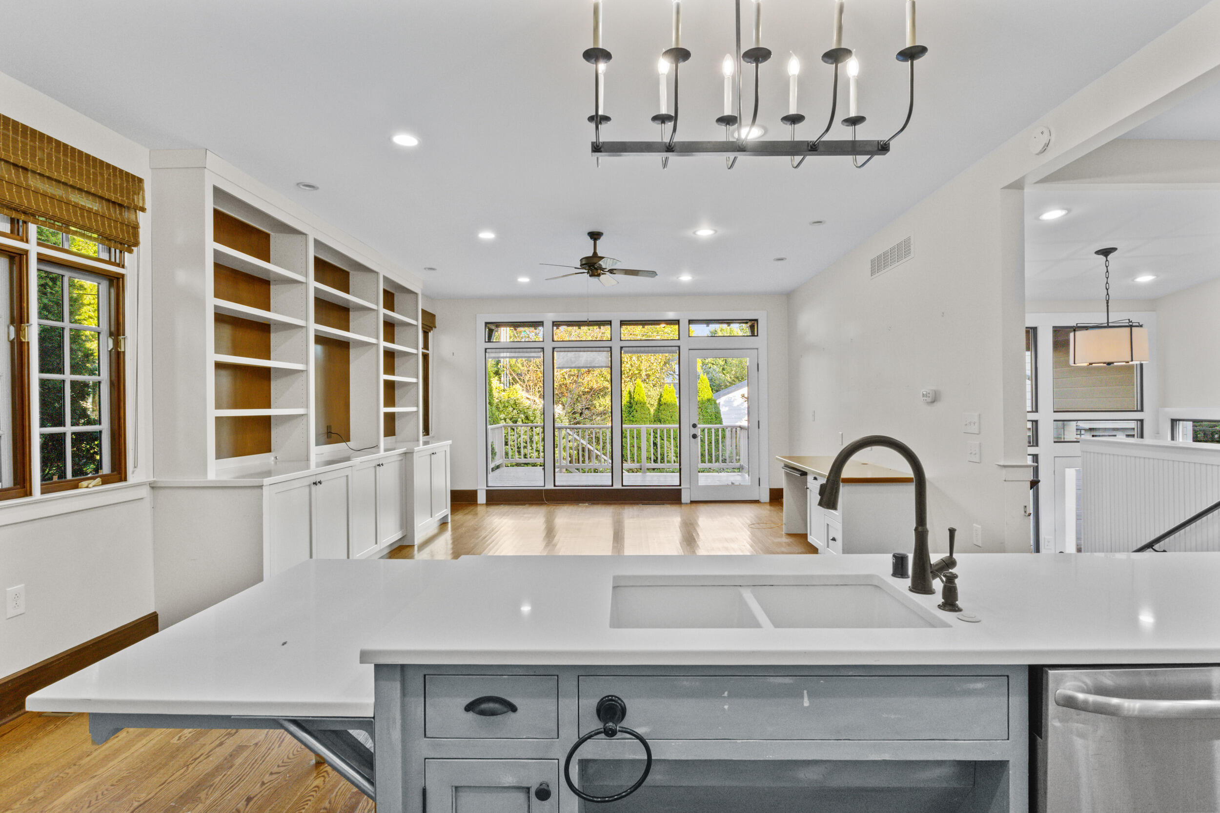 424 Ridgeway Road Lexington, KY 40502 - Photo 27 of 74 Kitchen overlooking family room