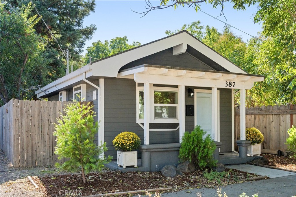 1805 Hemlock Street Chico, CA 95928 - Photo 45 of 61 a front view of a house with garden