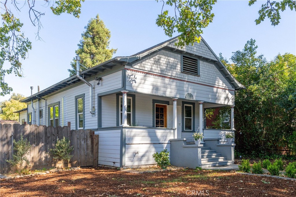 1805 Hemlock Street Chico, CA 95928 - Photo 10 of 61 a front view of a house with garden