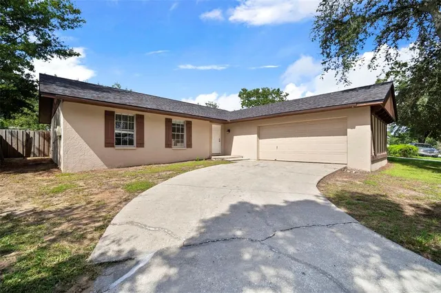 $320,000 | 810 Black Knight Drive, Valrico, FL 33594