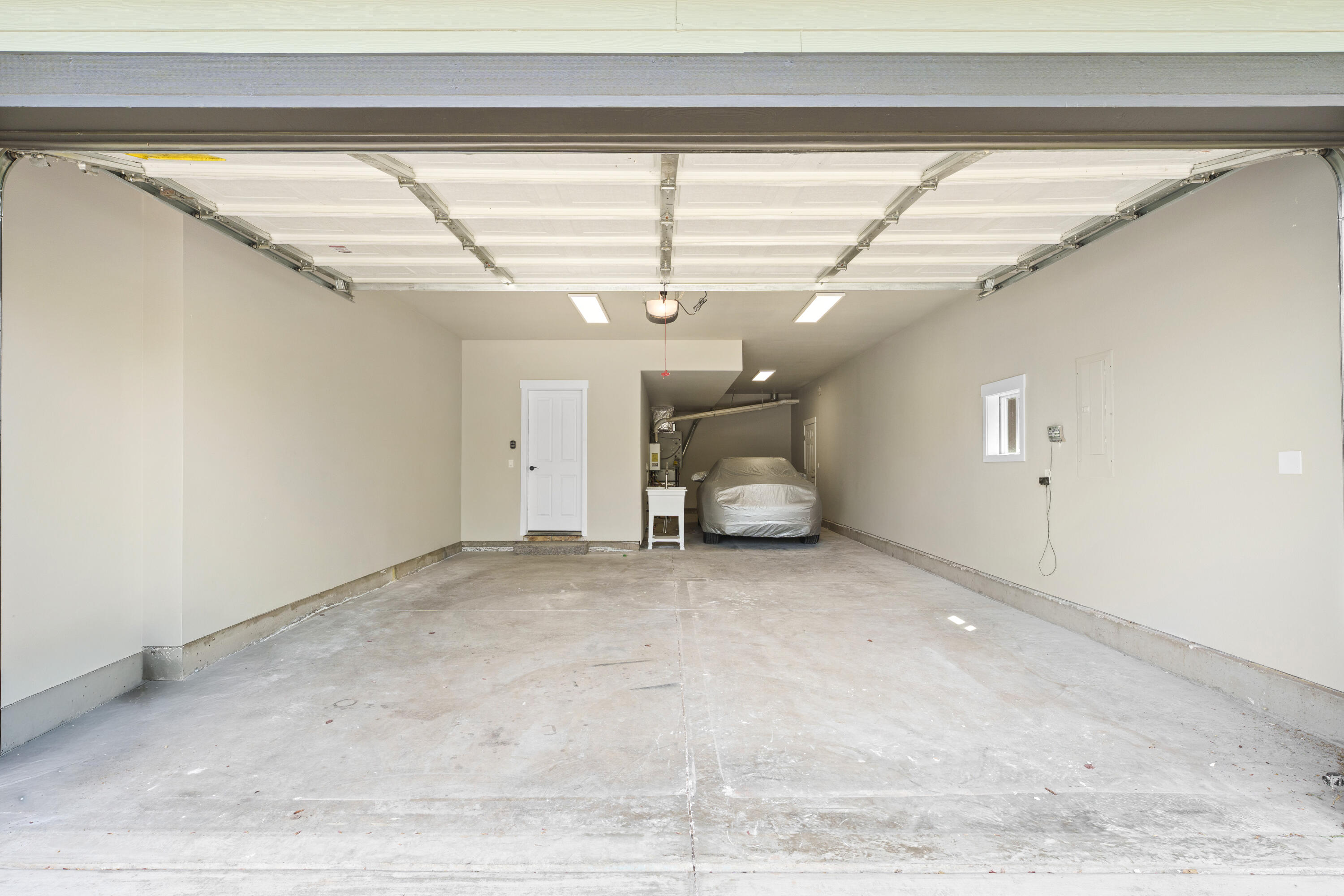 21189 Ritz Place Bend, OR 97702 - Photo 36 of 37 a view of a garage
