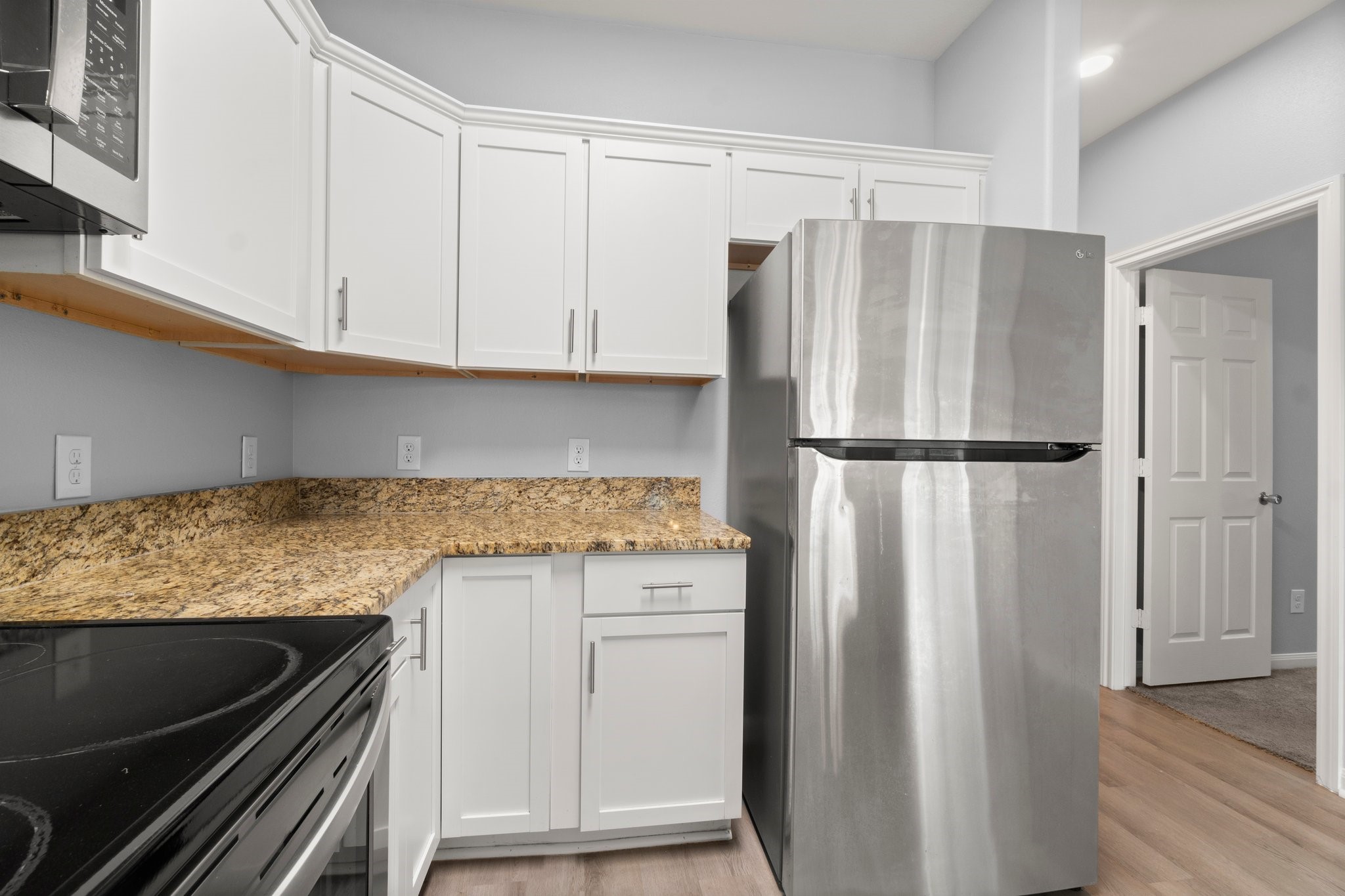 16866 West Hammon Montgomery, TX 77316 - Photo 9 of 21 a kitchen with granite countertop a refrigerator and a stove