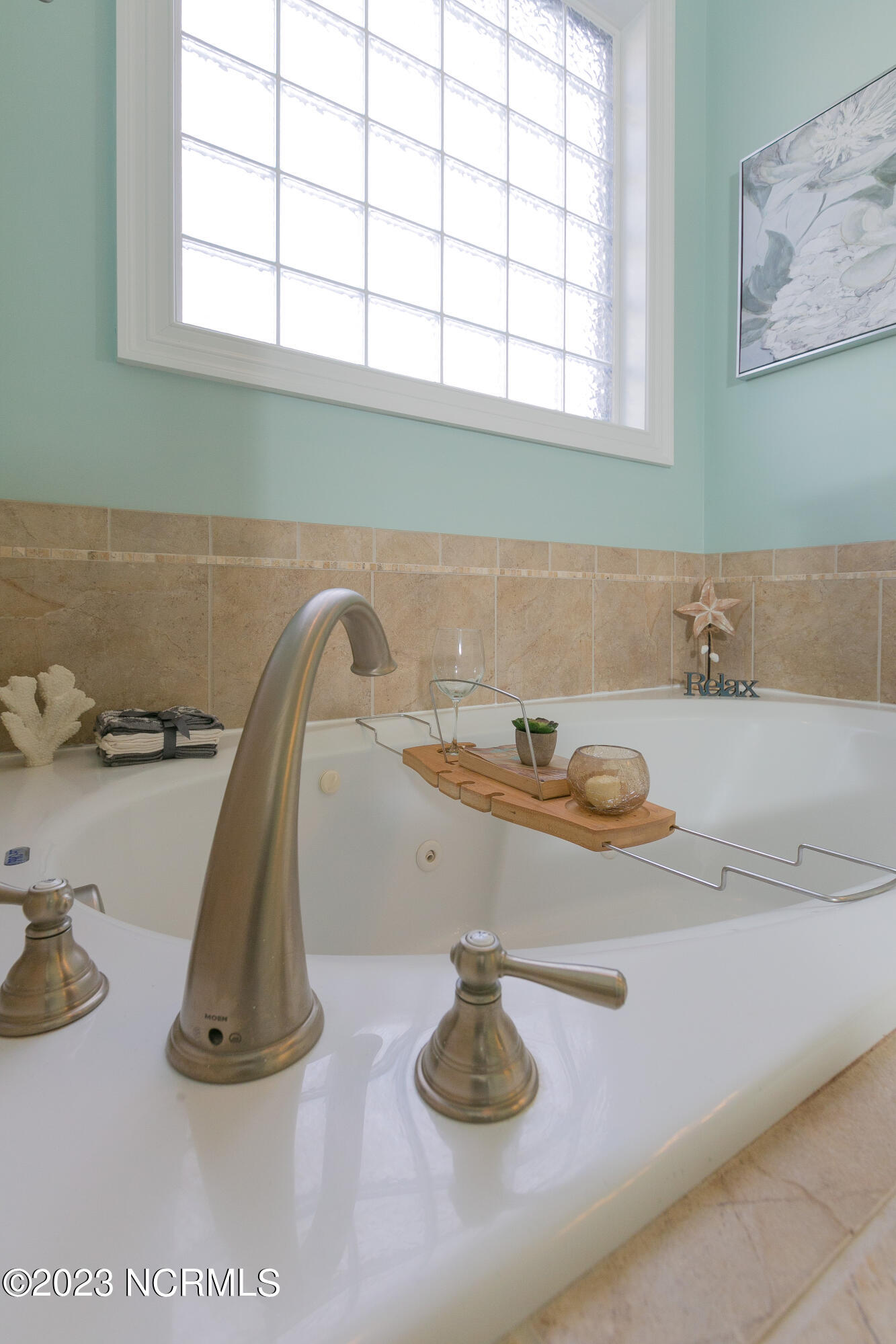 535 Tanbridge Road Wilmington, NC 28405 - Photo 39 of 50 Master bathroom soaking jetted tub.